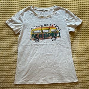 size small outer banks show shirt “in a world full of kooks be a pogue” unworn